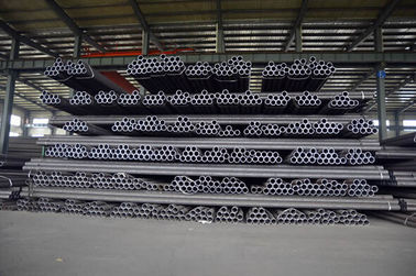چین ASTM سیاه کربن استیل لوله کربن فولاد لوله بدون درز برای ساخت و ساز تامین کننده